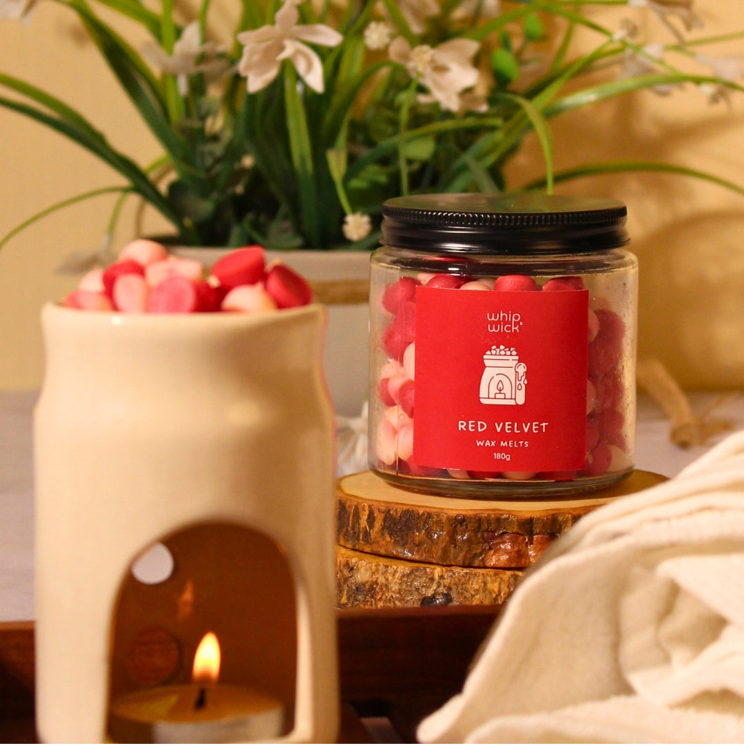 Red Velvet wax melts with creamy vanilla, cocoa, and sweet dessert notes – perfect for home fragrance lovers