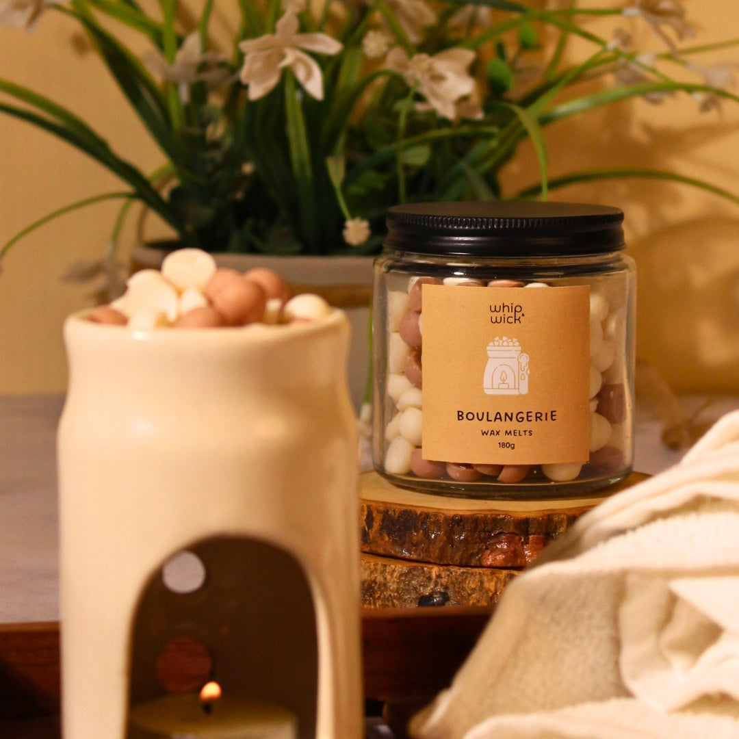 Boulangerie Wax Melts with a delicious blend of vanilla, tonka beans, baguette, and warm sugar, creating a cozy, bakery-inspired atmosphere.