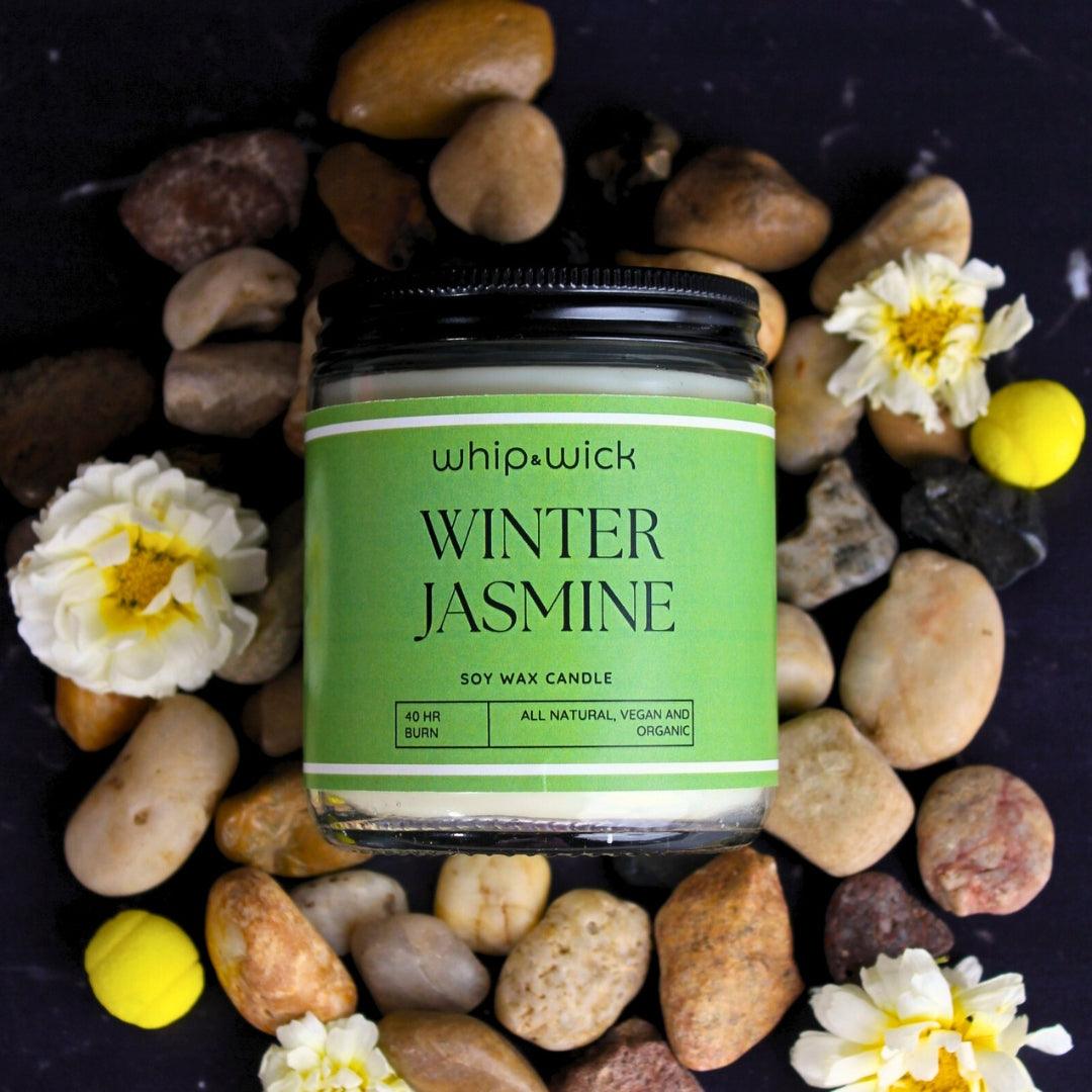 Winter Jasmine Scented Candle blends jasmine, honey, green leaves, and musk for a calming, refreshing winter fragrance experience.