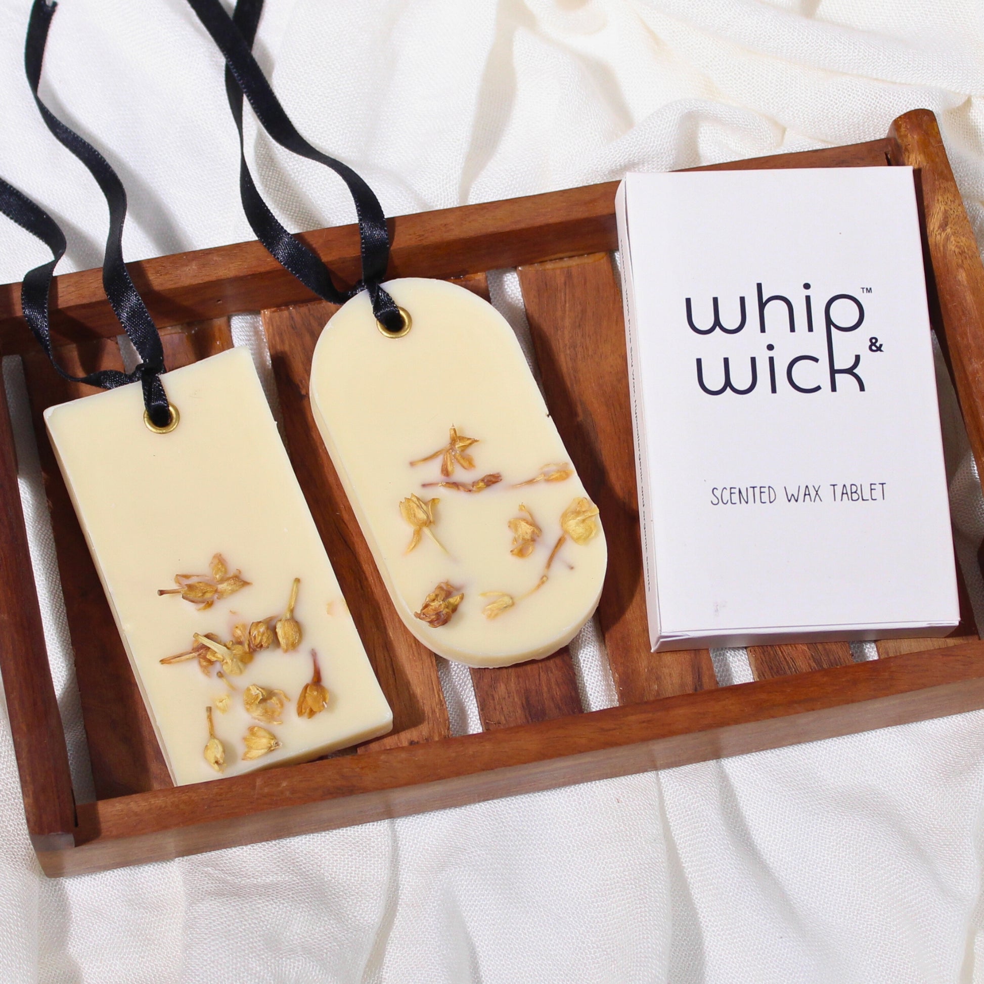 Lush Jasmine Wax Tablet with fresh jasmine, floral notes, and a sweet, soothing fragrance that fills your space with luxury and elegance.