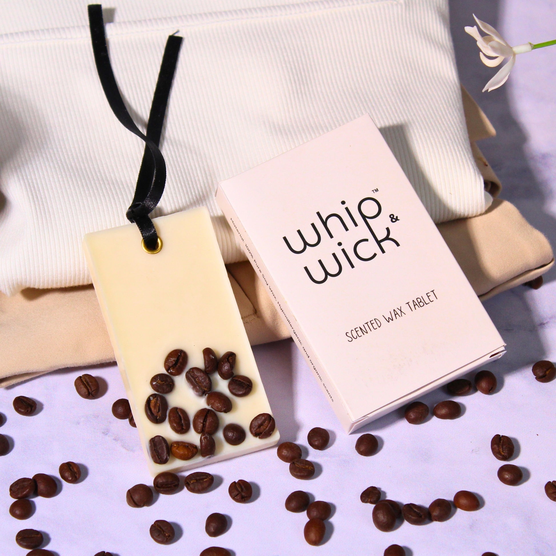 Say Coffeeee Wax Tablet with coffee beans, cocoa, sweet cream, and caramel for a rich and comforting fragrance.